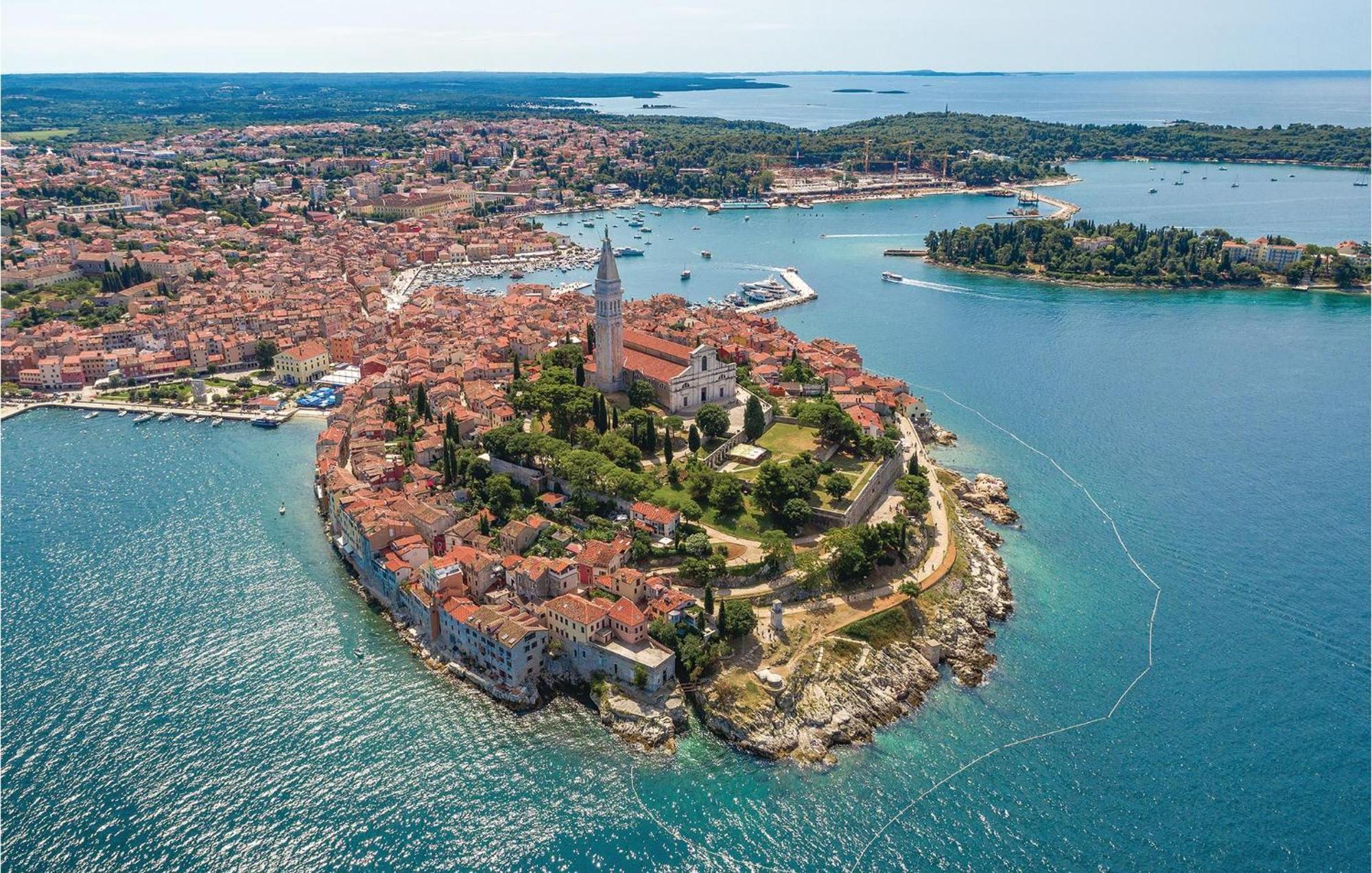 Stunning Apartment In Rovinj With Kitchen Exterior foto